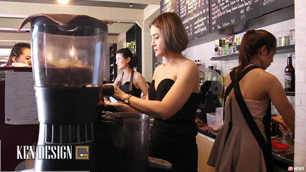 Quán cafe nổi tiếng bởi những cô phục vụ sexy